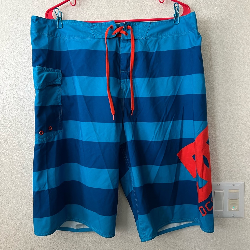 Men’s DC Shoes Co. Orange Logo & Blue Stripe Swim Trunks / Board Shorts- Size 38